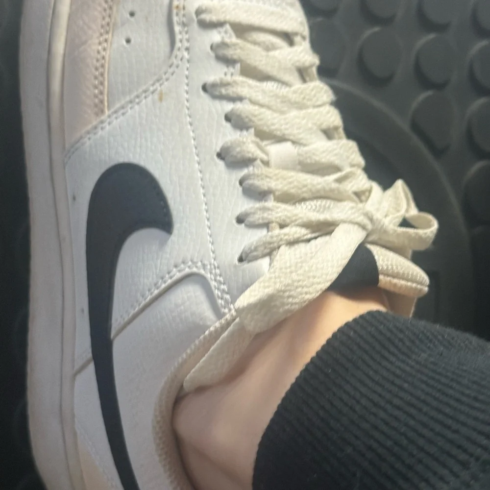 Nike Women's White Sneakers 8,5